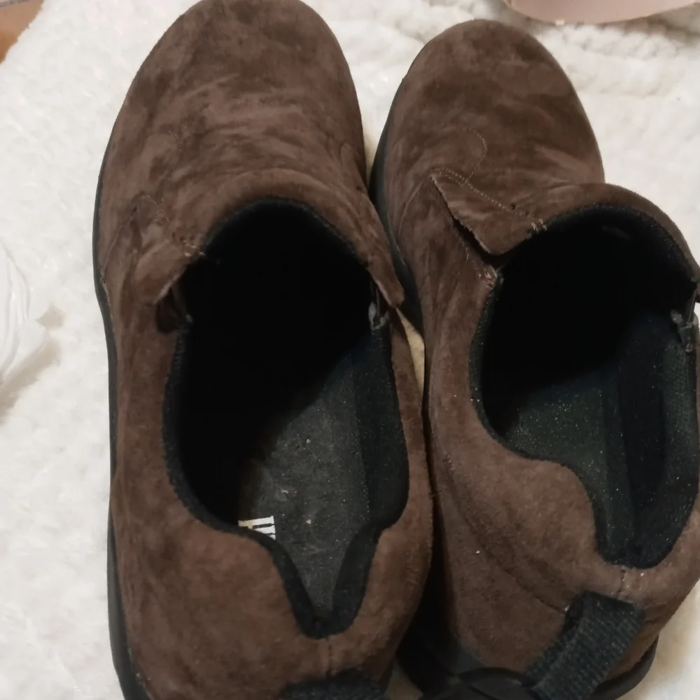 Duluth trading co. Men's brown Suede Slip on leather uppers Hiking walking shoes